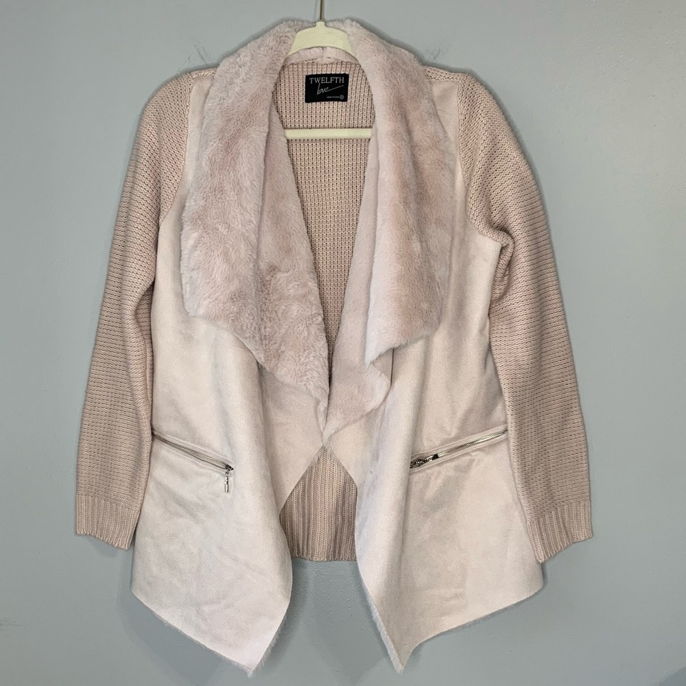 Twelfth Love blush pink sweater/suede jacket w faux fur draped collar. Size M